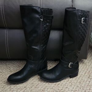 Women's Boots Size 6M NWOT